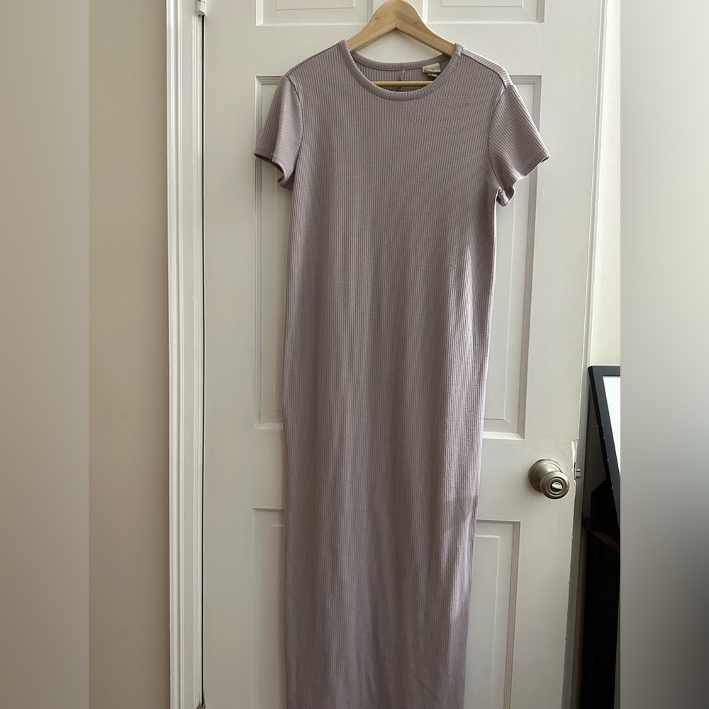 Ribbed pale purple maxi dress with slit size medium